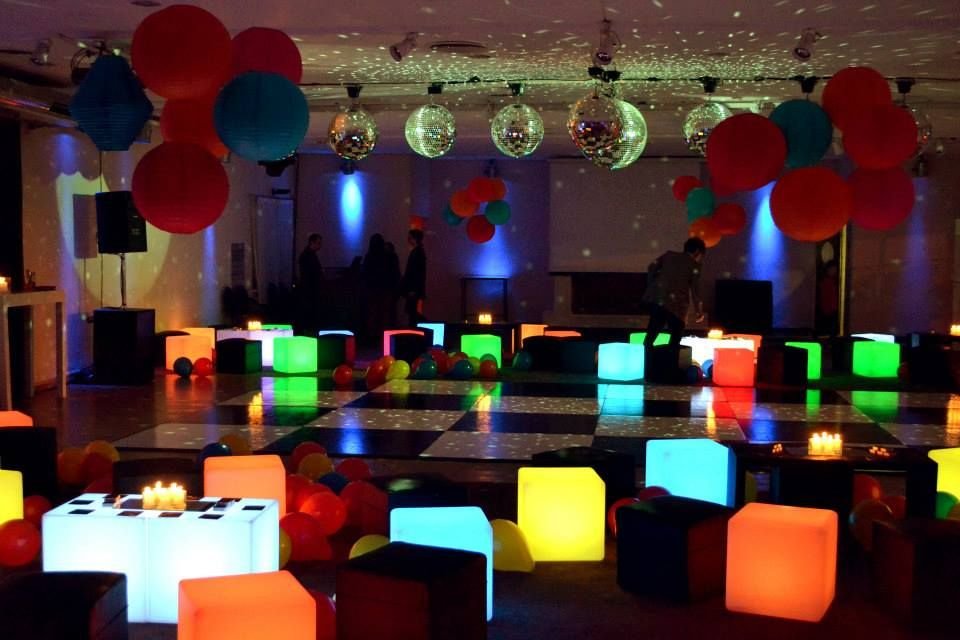 Glow Cube for Illuminating Bars and Event Venues