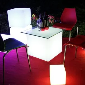 lichte kubus tafel