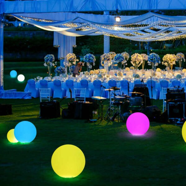 Outdoor LED ball solar-powered