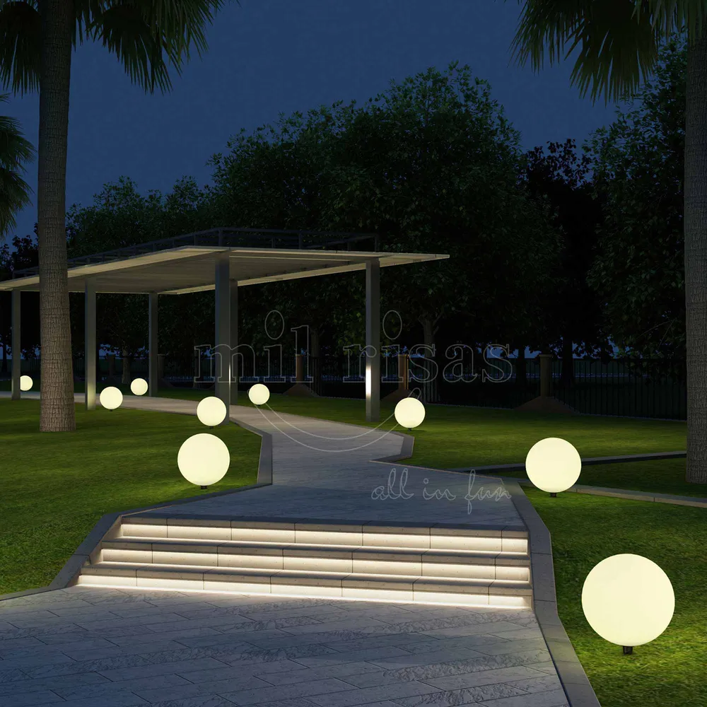 Outdoor Solar Light Balls 1