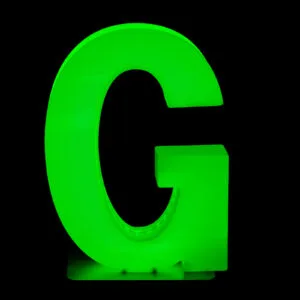 resplandor en las letras oscuras G