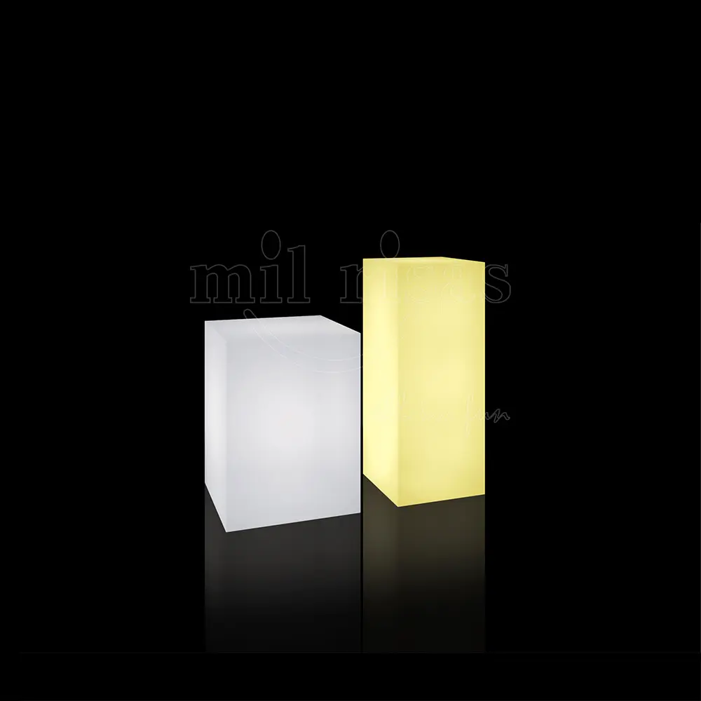 Lampada da terra a LED a batteria da esterno a colonna quadrata