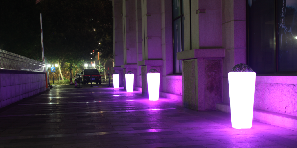 outdoor planter pots lights