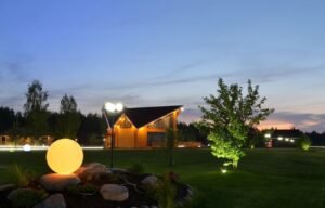 Crea un Ambiente Mágico al Aire Libre con Bolas de Luz Decorativas