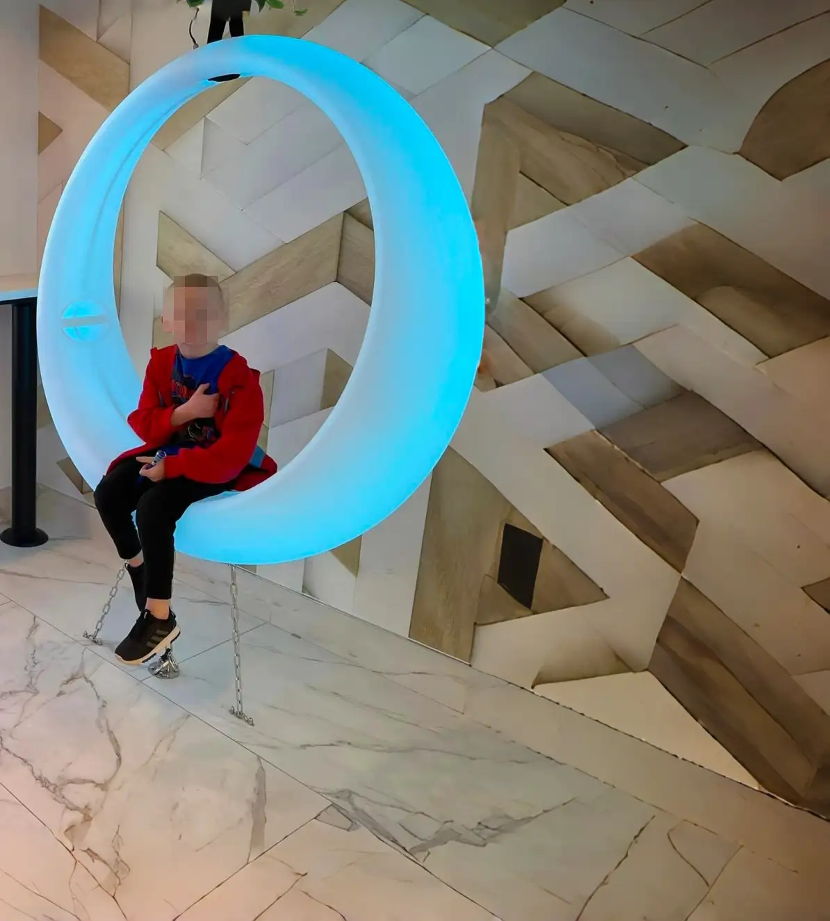 Decorative-LED-Circular-Swing-–-Interactive-Lighting-and-Playful-Furniture-for-Modern-Spaces1