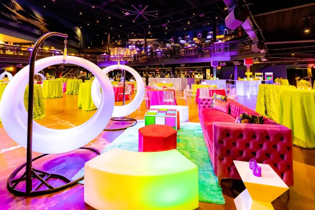 The circular swing blends classic amusement with LED tech, creating an immersive zone for relaxation and photos.