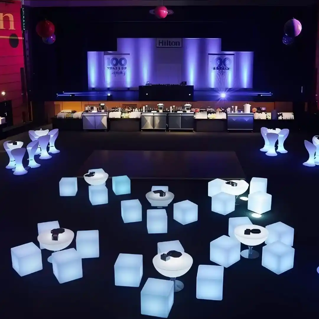 Tables et chaises cubiques lumineuses de la collection de meubles lumineux LED