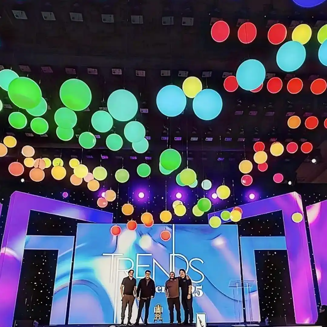 Boule LED avec effets lumineux dynamiques pour événements interactifs