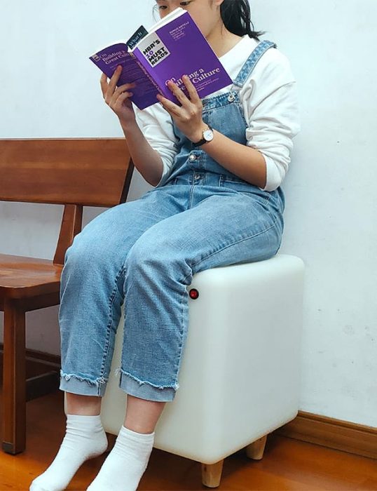 LED-cube-seat-table-with-2 USB-ports